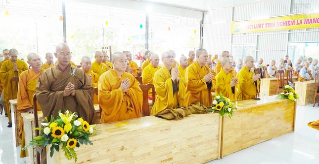 Chư Tăng Ni tham dự