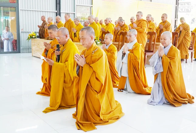 Đại diện hành giả dâng lời phát nguyện