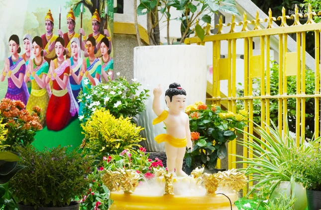 Một người, khi xuất hiện ở đời, sự xuất hiện đem lại hạnh phúc cho đa số, an lạc cho đa số, vì lòng thương tưởng cho đời, vì lợi ích, vì hạnh phúc, vì an lạc cho chư Thiên và loài người