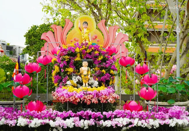 Lễ đài Phật đản tại chùa Vĩnh Nghiêm