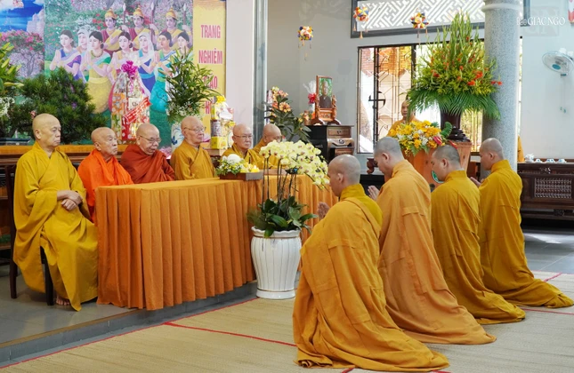 Tác bạch cung an chức sự