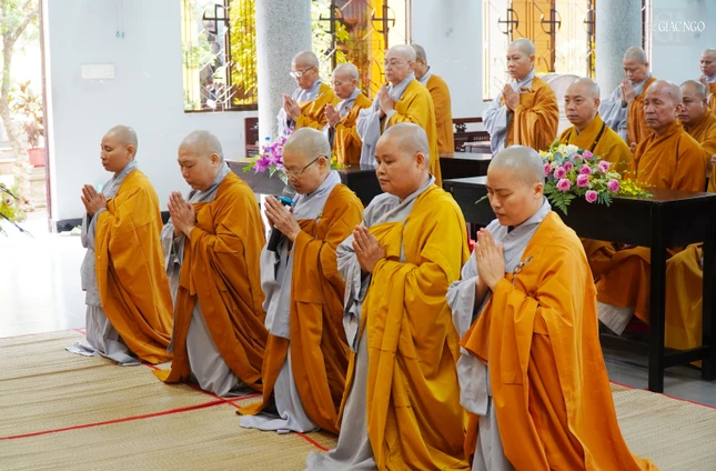 Chư Ni cầu thỉnh giáo giới