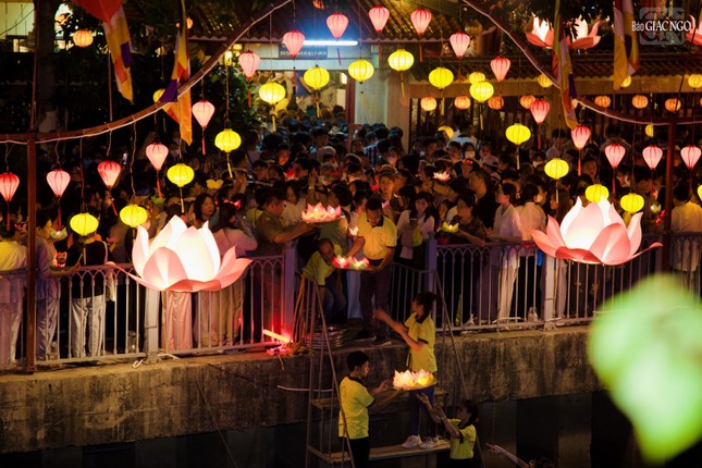 5 ngàn hoa đăng được chùa Pháp Hoa chuẩn bị