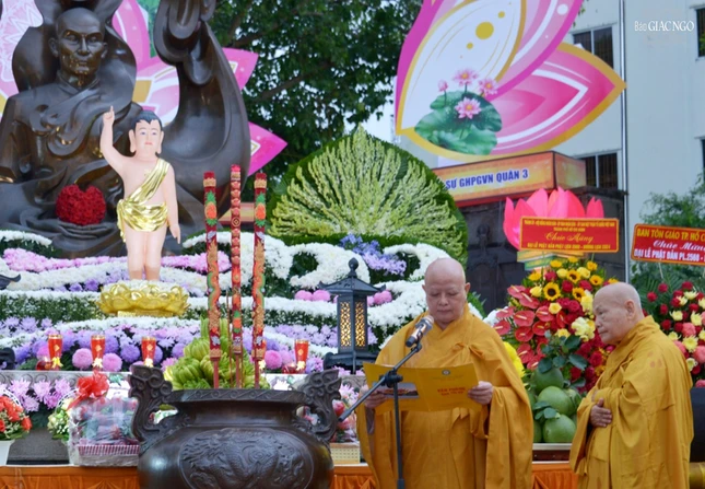 Hòa thượng Thích Lệ Trang cung tuyên Thông điệp Đại lễ Phật đản Phật lịch 2568 của Đức Pháp chủ GHPGVN