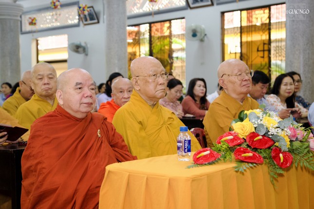 Chư tôn đức chứng minh