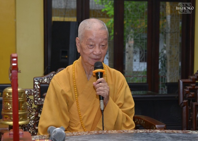 Đại lão Hòa Thượng Thích Trí Quảng ban đạo từ sách tấn chư Tăng an cư tại tổ đình Vĩnh Nghiêm