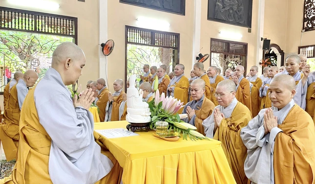 Chư hành giả tác pháp an cư - Ảnh: SC.PT