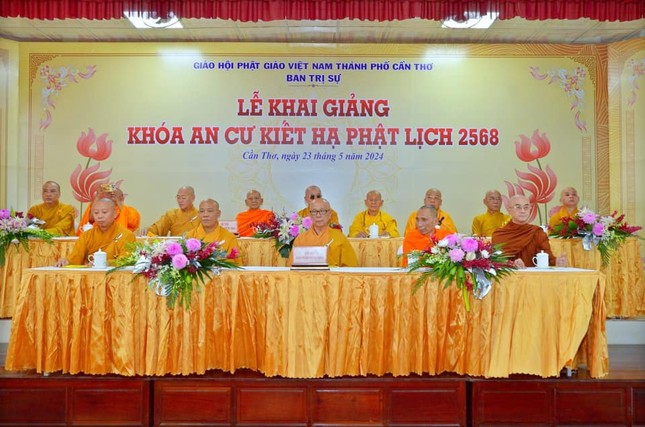 Chư tôn đức chứng minh