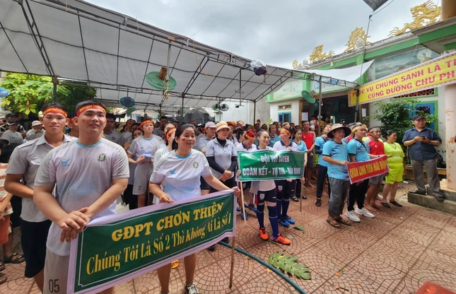 Các đội chuẩn bị thi trò chơi dân gian