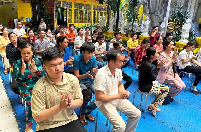 Lớp học có trên 20 học viên khiếm thị theo học