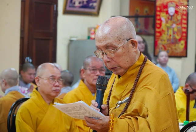 Trưởng lão Hòa thượng Thích Tịnh Hạnh cung tuyên sơ lược tiểu sử Trưởng lão Hòa thượng Thích Minh Trực