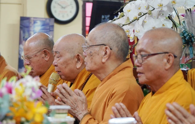 Chư tôn đức giáo phẩm niệm Phật chứng minh