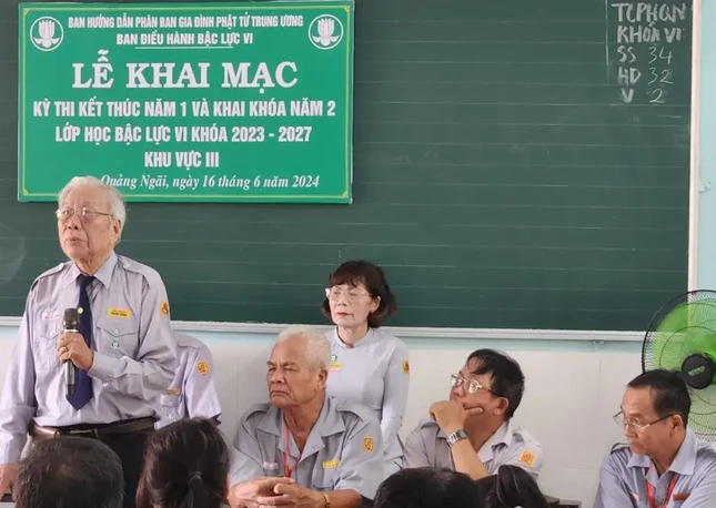 Huynh trưởng Tâm Giới Phan Ngọc Thảo, Trưởng ban Hướng dẫn Phân ban Gia đình Phật tử T.Ư phát biểu trong lễ khai mạc kỳ thi bậc Lực VI ở khu vực 3