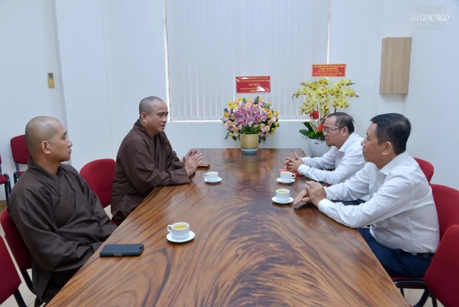 Thượng tọa Thích Tâm Hải tiếp đoàn Ban Dân vận Thành Ủy TP.HCM