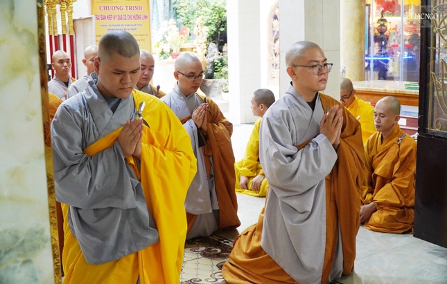 Bố-tát nhằm nuôi lớn các thiện pháp, giới thân huệ mạng