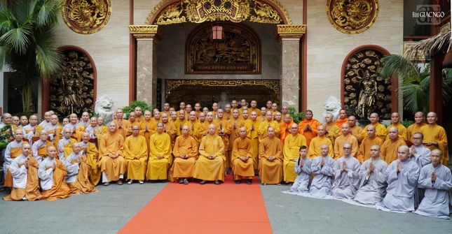 Mỗi nửa tháng, tất cả chư Tăng Bố-tát tại trường hạ chùa Hưng Phước và chư Ni Bố-tát tại trường hạ chùa Phước Hòa. Sau Bố-tát định kỳ, chư Tăng Ni sẽ tập trung về trường hạ chùa Hưng Phước sinh hoạt Tăng sự Mỗi nửa tháng, tất cả chư Tăng Bố-tát tại trường hạ chùa Hưng Phước và chư Ni Bố-tát tại trường hạ chùa Phước Hòa. Sau Bố-tát định kỳ, chư Tăng Ni sẽ tập trung về trường hạ chùa Hưng Phước sinh hoạt Tăng sự