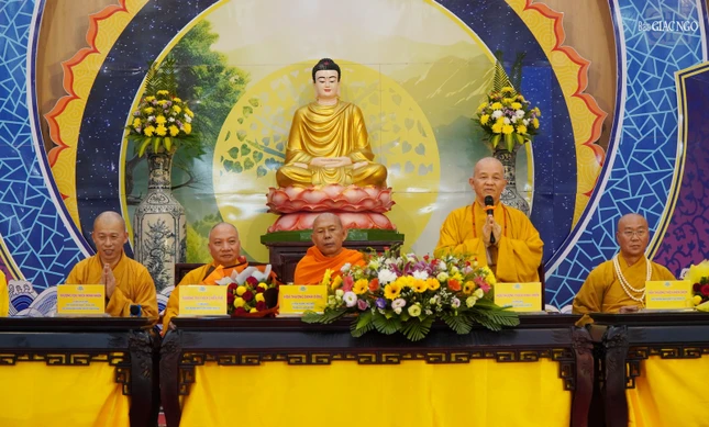 Hòa thượng Thích Minh Thiện có thời pháp ngắn đến Tăng Ni và Phật tử tại đạo tràng an cư chùa Phật Quang Phổ Chiếu