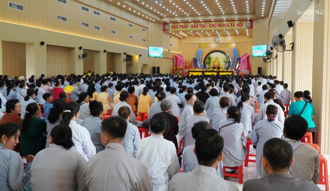 Đoàn Ban Hoằng pháp, Ban Kinh tế - Tài chính T.Ư thăm, cúng dường trường hạ tại tỉnh An Giang và Kiên Giang ngày 27-6-2024