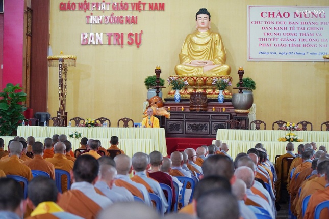 Đoàn Ban Hoằng pháp và Ban Kinh tế - Tài chính T.Ư đã có chuyến đi 7 ngày để thăm, cúng dường trường hạ tại các tỉnh miền Đông, Tây Nam Bộ