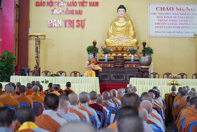 Đoàn Ban Hoằng pháp và Ban Kinh tế - Tài chính T.Ư đã có chuyến đi 7 ngày để thăm, cúng dường trường hạ tại các tỉnh miền Đông, Tây Nam Bộ