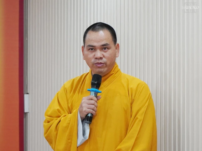 Thượng tọa Thích Thiện Thông báo cáo về công tác tổ chức khóa An cư kiết hạ tại tỉnh Bà Rịa - Vũng Tàu