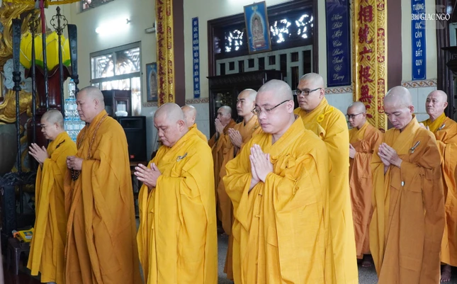 Bố-tát là định kỳ nhằm nuôi dưỡng các pháp lành