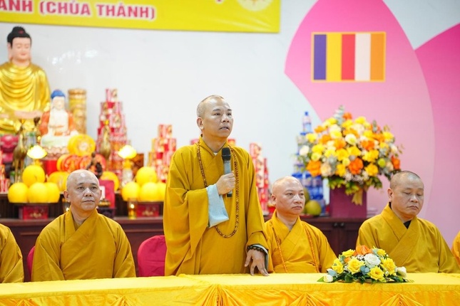 Thượng tọa Thích Quảng Truyền, Ủy viên Hội đồng Trị sự, Trưởng ban Trị sự GHPGVN tỉnh Lạng Sơn phát biểu chào mừng và báo cáo về an cư tại chùa Thành