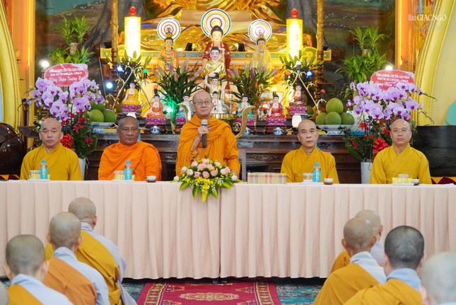 Hòa thượng Minh Giác ban đạo từ