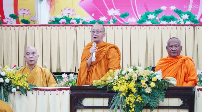 Hòa thượng Minh Giác sách tấn đến hành giả an cư trường hạ chùa Vạn Thọ