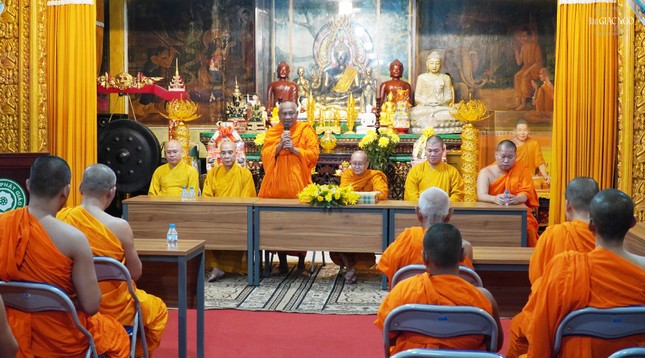 Hòa thượng Danh Lung phát biểu chào mừng