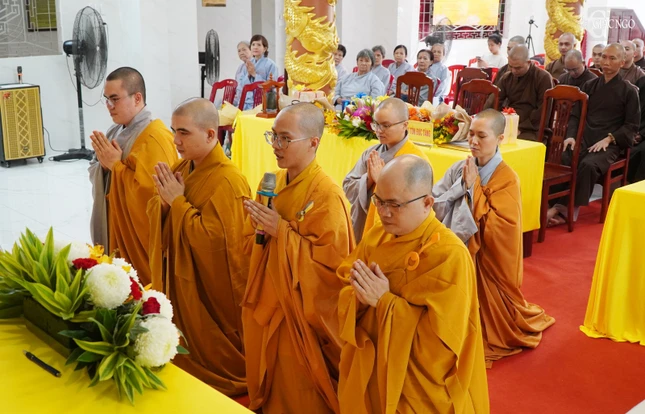 Thí sinh dâng lời cảm niệm