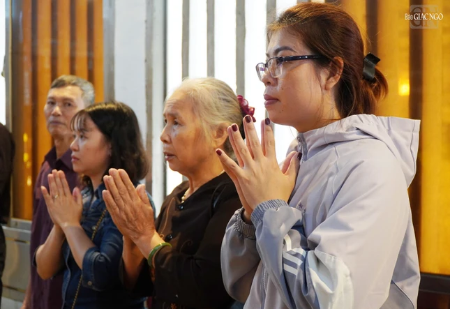 Nhiều người dân TP.HCM đến chùa Vĩnh Nghiêm tưởng niệm cố Tổng Bí thư Nguyễn Phú Trọng