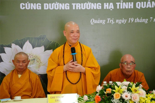 Hòa thượng Thích Bảo Nghiêm phát biểu tại chuyến thăm, cúng dường trường hạ tỉnh Quảng Trị - Ảnh: Ban TT-TT tỉnh Quảng Trị