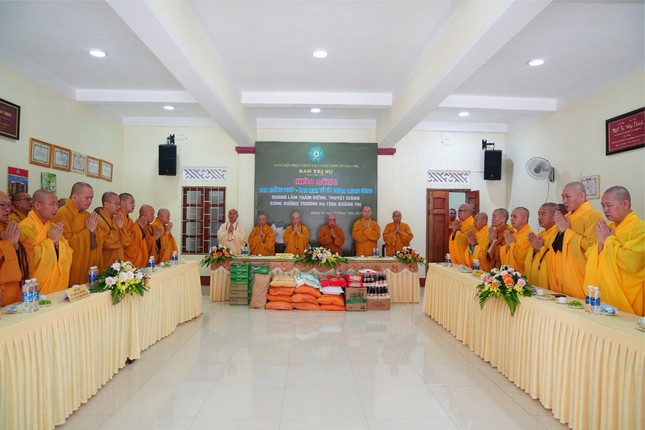 Khóa An cư kiết hạ Phật lịch 2568, Ban Trị sự GHPGVN tỉnh Quảng Trị tổ chức trường hạ tại tổ đình Sắc tứ Tịnh Quang (H.Triệu Phong) dành cho chư Tăng với 152 vị hành giả, chư Ni an cư tại chùa Long Hưng (H.Hải Lăng) với 161 vị hành giả - Ảnh: Ban TT-TT tỉnh Quảng Trị