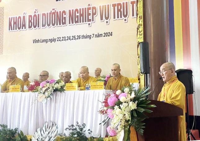 Thượng tọa Thích Lệ Lạc, Trưởng ban Tổ chức phát biểu khai mạc