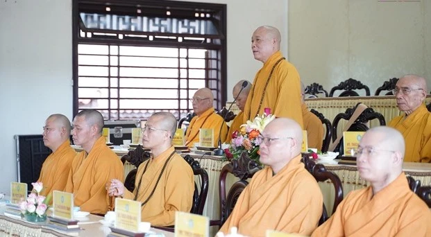 Hòa thượng Thích Bảo Nghiêm, Phó Chủ tịch Hội đồng Trị sự, Trưởng ban Hoằng pháp T.Ư phát biểu tại buổi thăm cúng dường trường hạ Thừa Thiên Huế tại chùa Từ Đàm - Ảnh: Anh Quốc