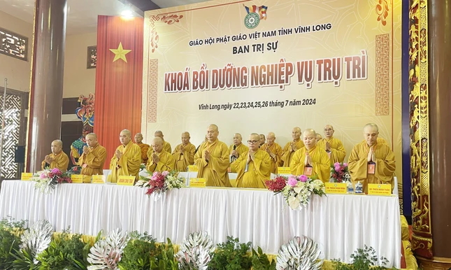 Khóa bồi dưỡng nghiệp vụ trụ trì diễn ra tại chùa Phật Ngọc Xá Lợi Vĩnh Long