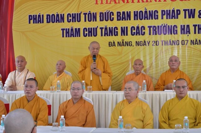 Hòa thượng Thích Từ Nghiêm, Ủy viên Hội đồng Trị sự, Trưởng ban Trị sự GHPGVN TP.Đà Nẵng phát biểu chào mừng - Ảnh: Châu Nghĩa