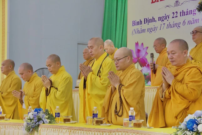 Ban Thường trực Ban Trị sự Phật giáo tỉnh Bình Định đón tiếp đoàn Ban Hoằng pháp T.Ư và Ban Kinh tế - Tài chính T.Ư - Ảnh: Ban TT-TT Phật giáo Bình Định