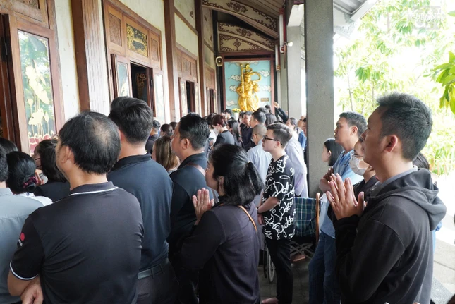 Sáng 25-7, rất nhiều người dân đến chùa Vĩnh Nghiêm tưởng niệm Tổng Bí thư Nguyễn Phú Trọng