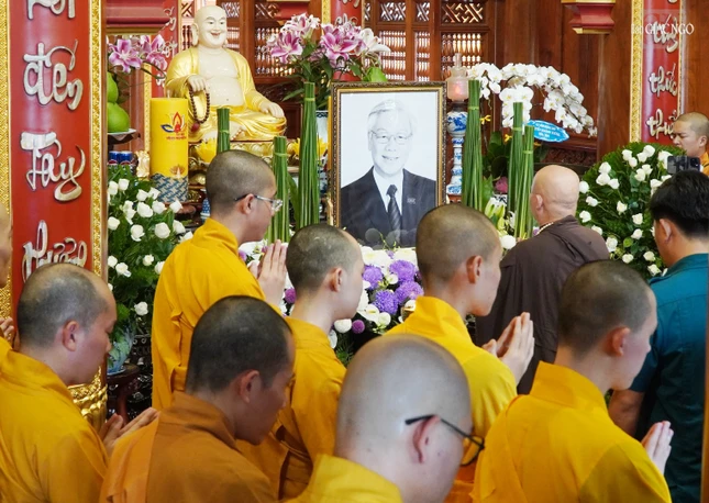 Khóa lễ tưởng niệm theo nghi thức thiền môn