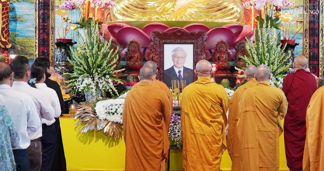 Trang nghiêm khóa lễ tưởng niệm tại chánh điện chùa Hưng Phước