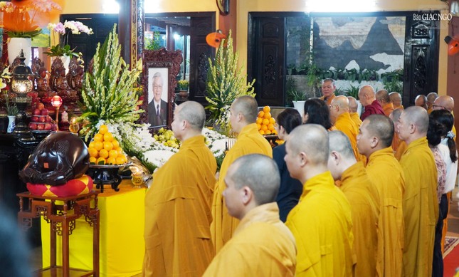 Thượng tọa Thích Minh Duyên, Phó ban Trị sự GHPGVN Q.3 cảm tạ