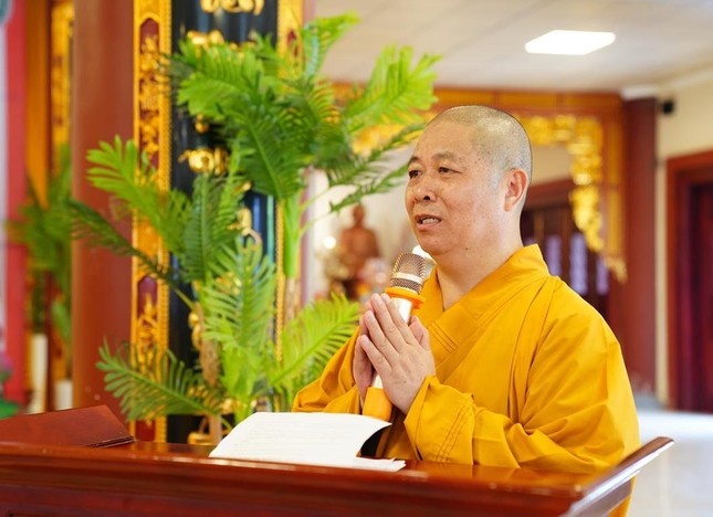 Tại trường hạ chùa Diệc (tỉnh Nghệ An), sáng 28-7, Hòa thượng Thích Thọ Lạc, Phó Thường trực Ban Trị sự GHPGVN tỉnh Nghệ An, cùng chư hành giả an cư đón tiếp đoàn - Ảnh: Diệu Tường