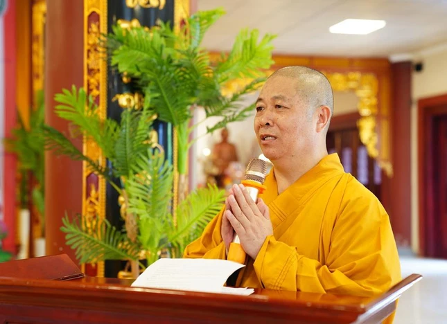 Tại trường hạ chùa Diệc (tỉnh Nghệ An), sáng 28-7, Hòa thượng Thích Thọ Lạc, Phó Thường trực Ban Trị sự GHPGVN tỉnh Nghệ An, cùng chư hành giả an cư đón tiếp đoàn - Ảnh: Diệu Tường