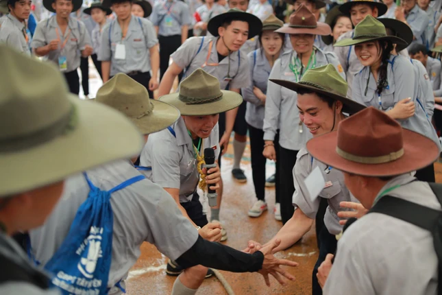 Thi trò chơi vận động - Ảnh: TT trại Lục Hòa III