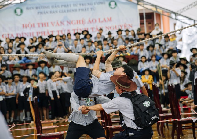 Trò chơi liên hoàn - Ảnh: TT trại Lục Hòa III