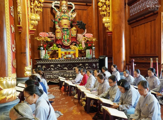 Đông đảo Phật tử về tham dự Lễ tưởng niệm Trưởng lão Hòa thượng Thích Tâm Châu Đông đảo Phật tử về tham dự Lễ tưởng niệm Trưởng lão Hòa thượng Thích Tâm Châu