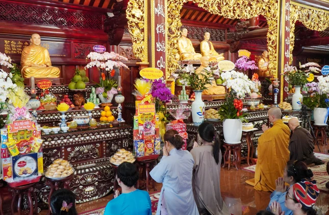 Khóa lễ cúng Tổ tại tổ đường tu viện Vĩnh Nghiêm Khóa lễ cúng Tổ tại tổ đường tu viện Vĩnh Nghiêm