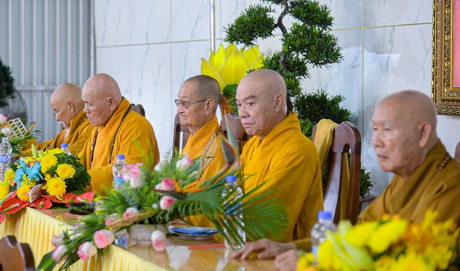 Chư tôn đức chứng minh